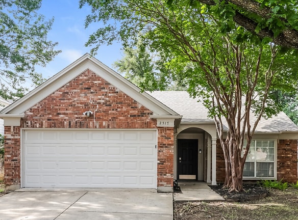 2517 Country Creek Ln - Fort Worth, TX