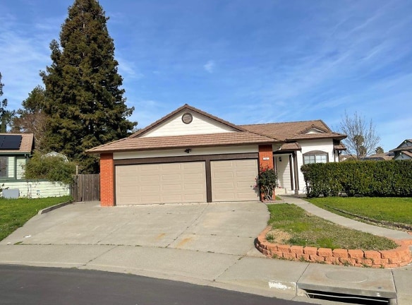 101 Goldenrod Ct - Vacaville, CA