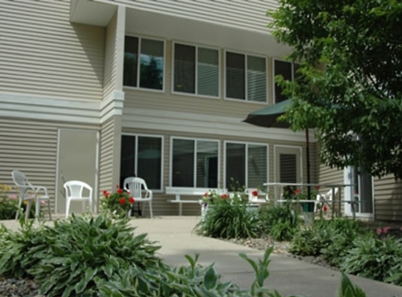 Garden Court Apartments - Winnebago, MN
