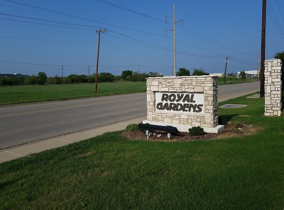 Royal Gardens Apartments - Mineral Wells, TX