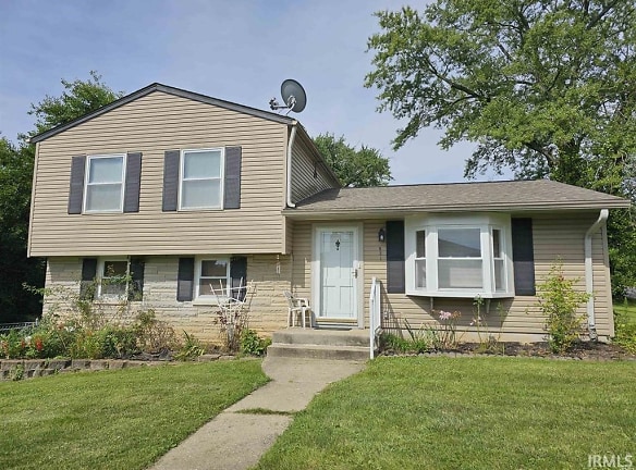 831 W Briarcliff Dr - Bloomington, IN