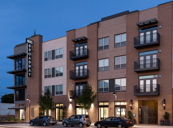 1800 Broadway Apartments - San Antonio, TX
