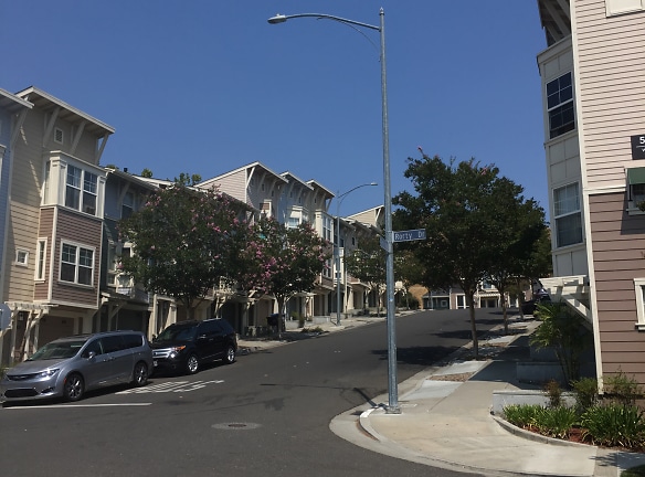 Helzer Courts Apartments - San Jose, CA