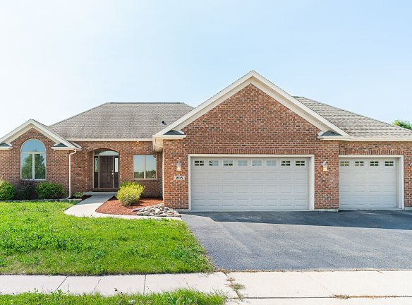 205 Chesterfield Dr - Waterman, IL