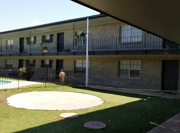 Rampart House Apartments - San Antonio, TX