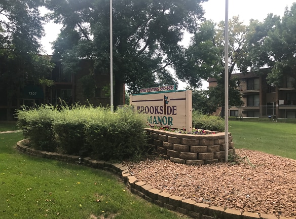 Brookside Manor Apartments - Brooklyn Center, MN