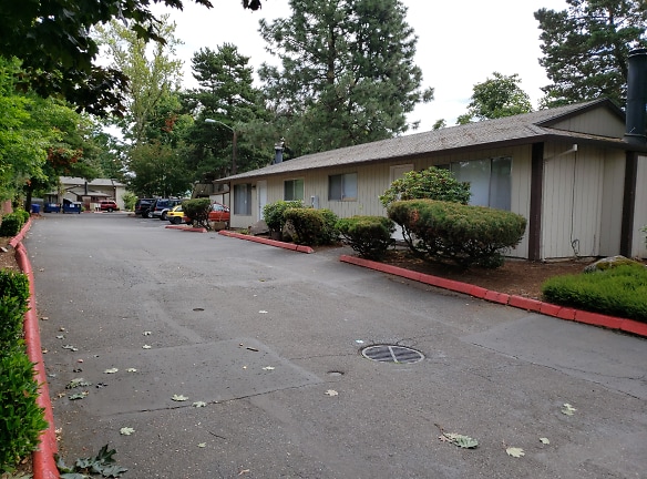 Glenview Woods Apartments - Portland, OR
