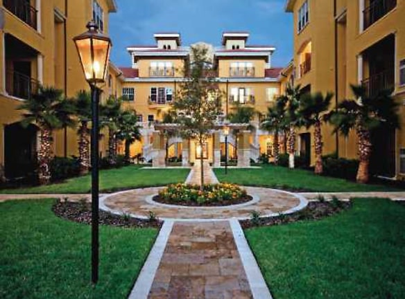 Casa Bella On Westshore - Tampa, FL