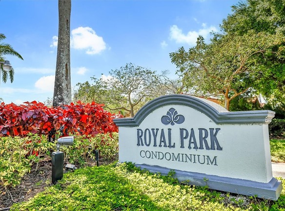 105 Royal Pk Dr #2F - Oakland Park, FL
