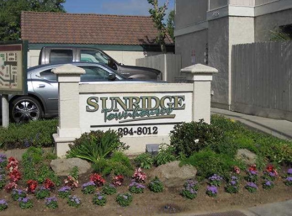 Sunridge Townhomes - Fresno, CA