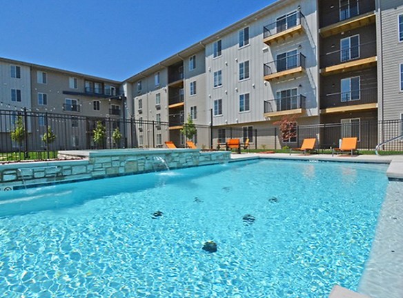 Trail's Bend Apartments And Townhomes - Springfield, MO