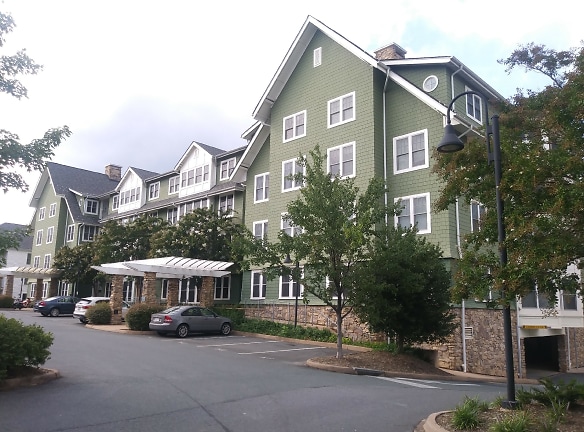 University Apartments - Charlottesville, VA