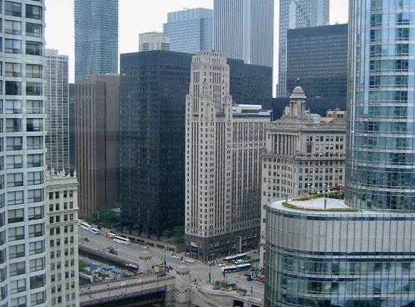 Condominium Rentals At Plaza 440 - Chicago, IL