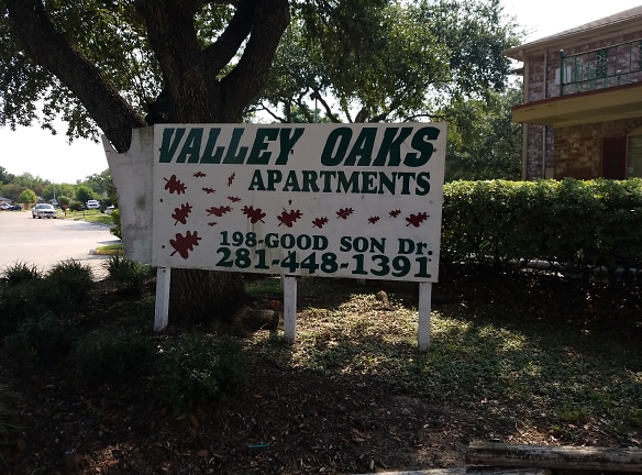 Valley Oaks Apartments - Houston, TX