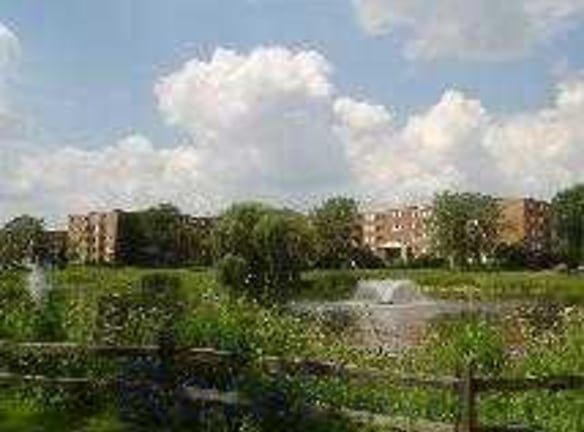 Colonial Village Apartments - Itasca, IL