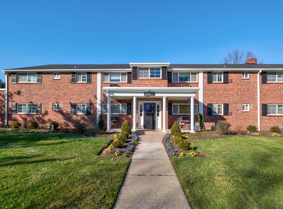 Rolling Green Apartments - Norristown, PA