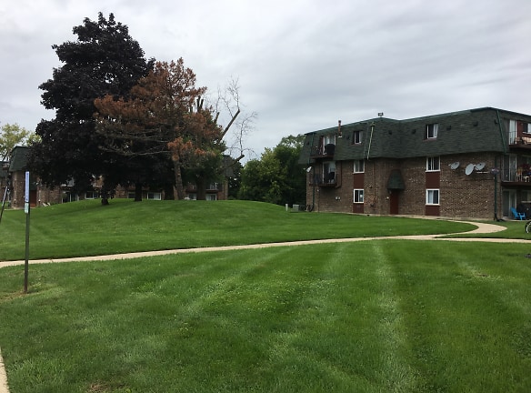Park Estates/cedar Hills Apartments - Palatine, IL