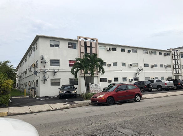 Del Rio Apartments - Miami, FL