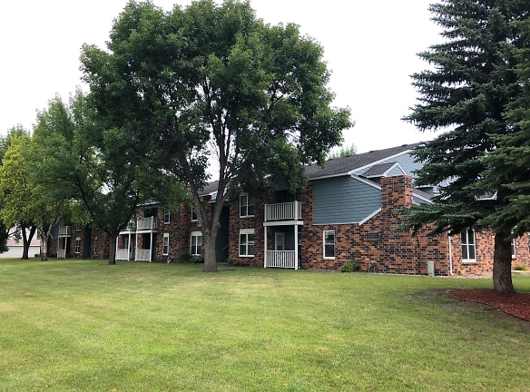 Carrington Court Townhouse Apartments - Grand Forks, ND
