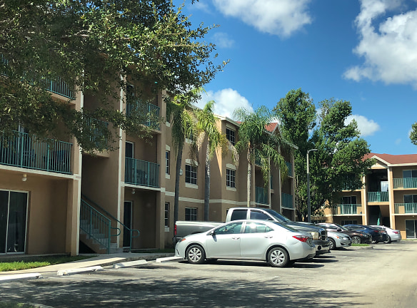 Hidden Cove Apartments - Miami, FL