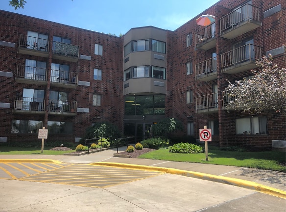 Lawrence Saltis Plaza Apartments - Stow, OH