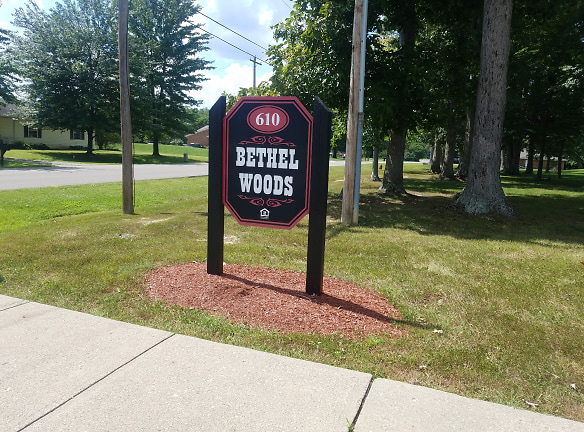 Bethel Woods Apartments - Bethel, OH
