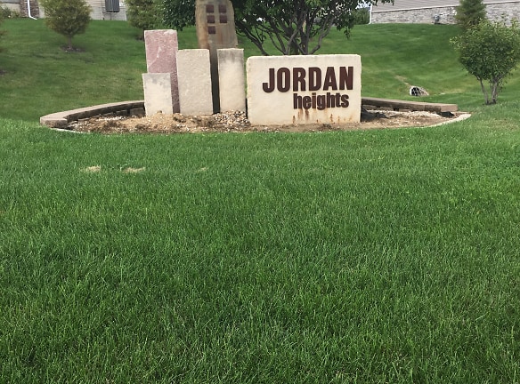 Jordan Heights Rowhouses Apartments - West Des Moines, IA