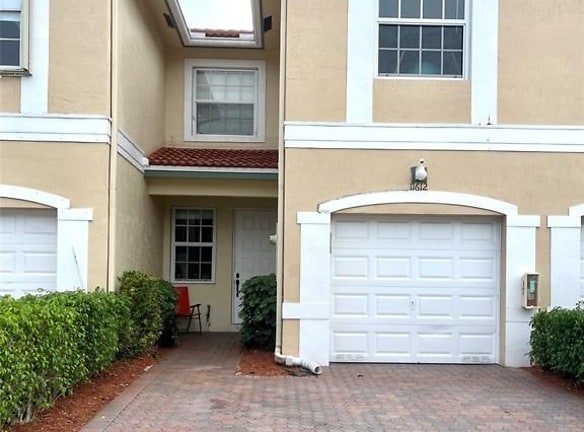 11612 NW 47th Ct - Coral Springs, FL