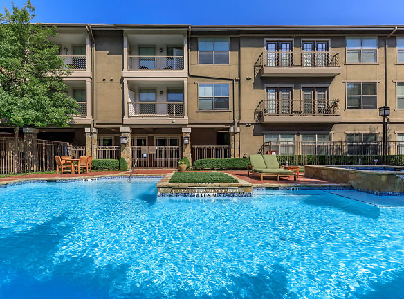 Easton Apartments - Dallas, TX