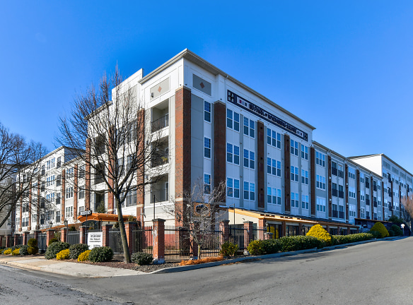 100 Park At Wyomissing Square Apartments - Reading, PA