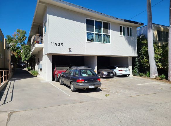 11939 Kiowa Ave - Los Angeles, CA