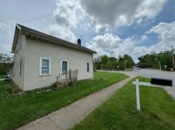230 W Main St - Smithville, OH