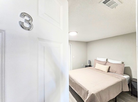 Room For Rent - Holiday, FL