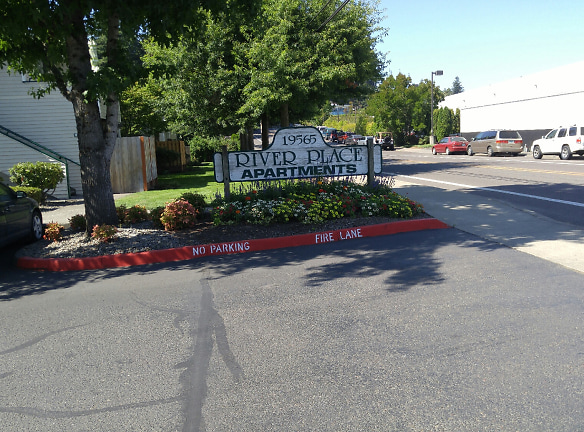 River Place Apartments - Gladstone, OR