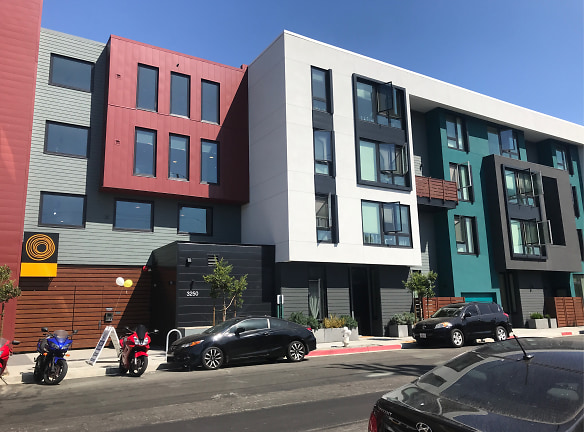 3250 Hollis Street Apartments - Emeryville, CA