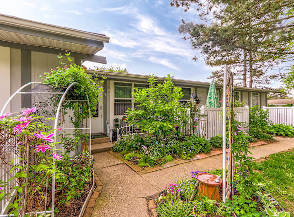 Carriage Hill Apartments - Medina, OH
