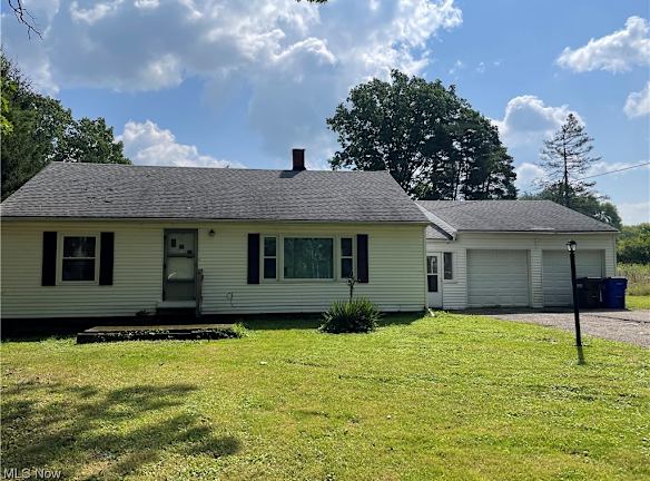 16 Townline Rd - Aurora, OH