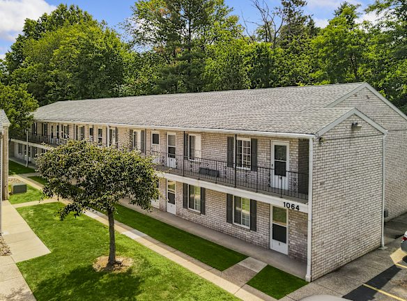 Bruziv - Cuyahoga Falls Apartments - Cuyahoga Falls, OH