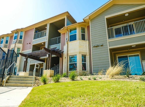 Amberwood Place Apartments - Longview, TX