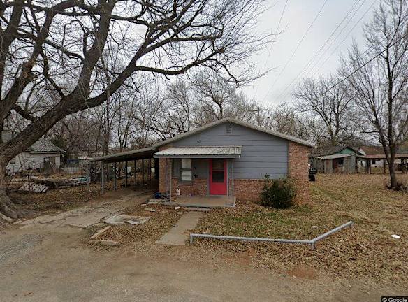 204 Santa Fe Ave - Oilton, OK