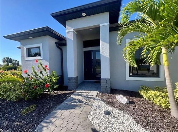 2511 NW 1st St - Cape Coral, FL