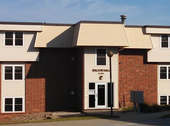 2711 SW 23rd St - Des Moines, IA