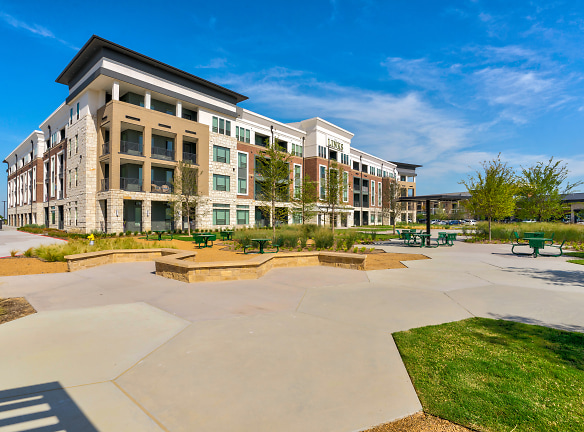 The Links On PGA Parkway Apartments - Frisco, TX