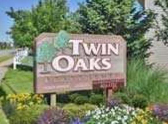 Twin Oaks Apartments - Champaign, IL