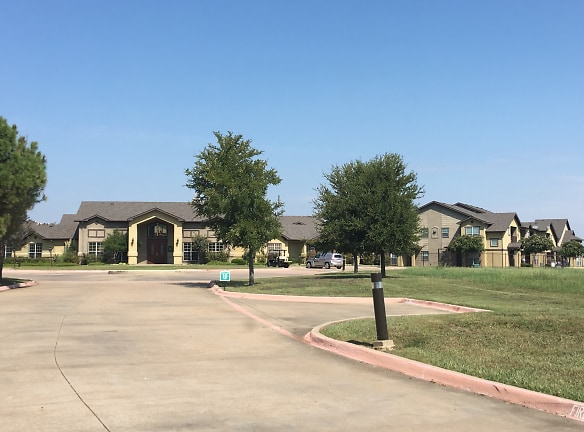The Hamlins At Cedar Creek Lake Apartments - Kemp, TX