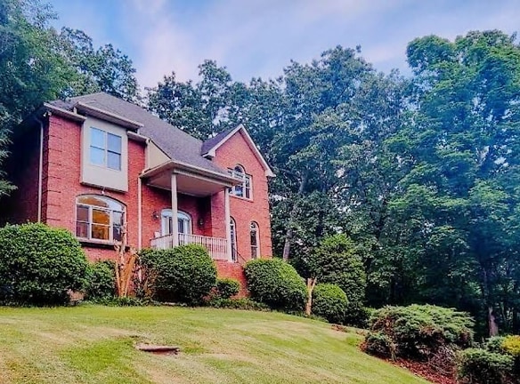 1408 Woodway Dr - Ooltewah, TN