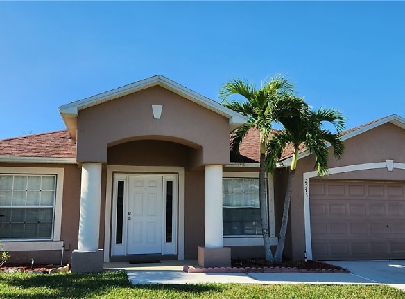 2573 Nature Pointe Loop - Fort Myers, FL
