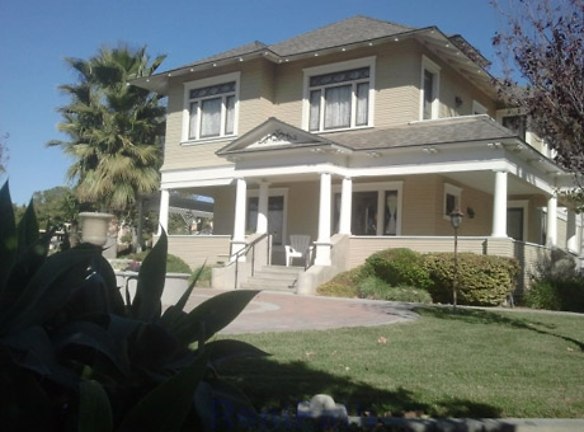 Mission Palms Apartments - Riverside, CA