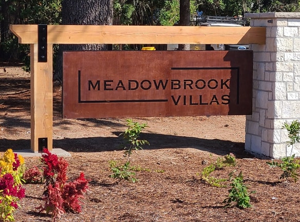 Meadow Brook Villas Apartments - Newberg, OR