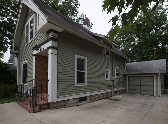 526 S Woodlawn Ave - Bloomington, IN